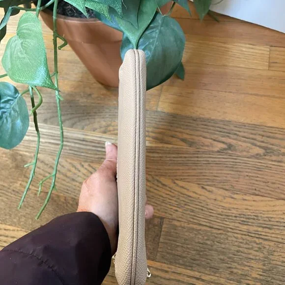 Coach Tan Wristlet - Crossgrain Leather w/Chain. - Picture 6 of 10